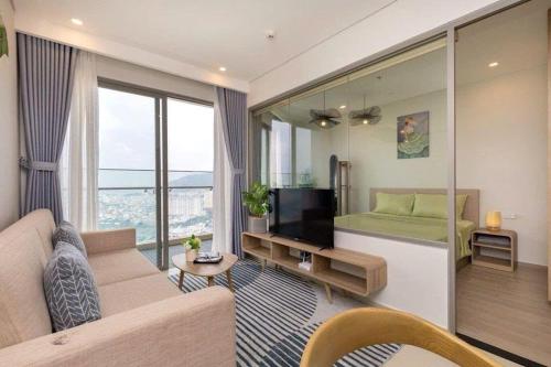 Телевизор и/или развлекательный центр в The Song Vung Tau Bi Homestay & Spa
