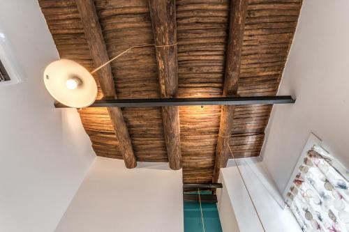 a room with a rattan ceiling and a light at NextStopPignasecca in Naples