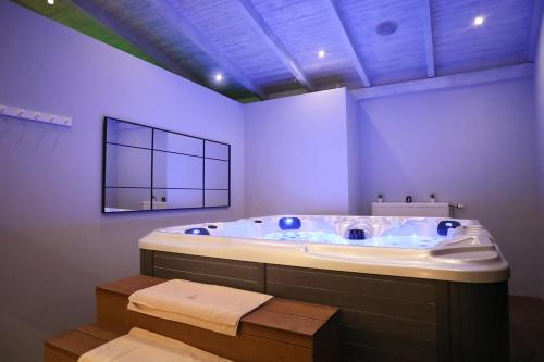 Koupelna v ubytování Filoxenia Hotel & Spa