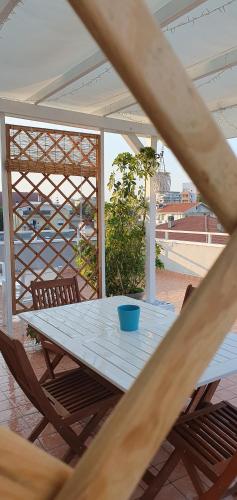 Balkón nebo terasa v ubytování Casa Vacanze SANTAFE'- ATTICO a due passi dal Mare - PARCHEGGIO Privato