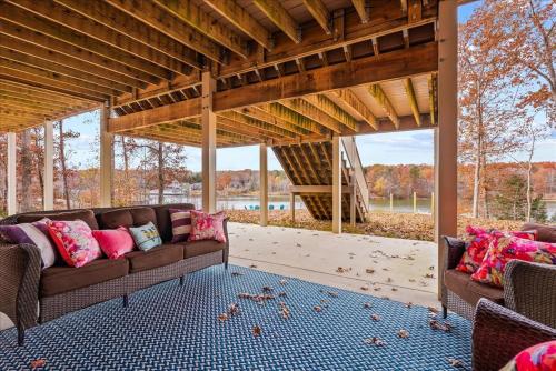 Χώρος καθιστικού στο Ultimate Lka Retreat Boatdock Heated Pool Hottub