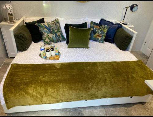 Zona de estar de Oakwood Cabin Retreat in Bexleyheath