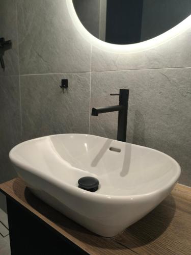 Bilik mandi di Ozo Parko Butas