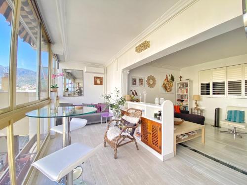 Beachfront Bliss, on the Promenade - EaW Homes
