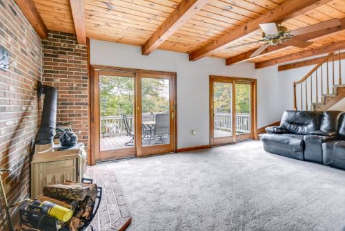 Ruang duduk di Milton Hidden Gem with Pool, Hot Tub and Fireplace!
