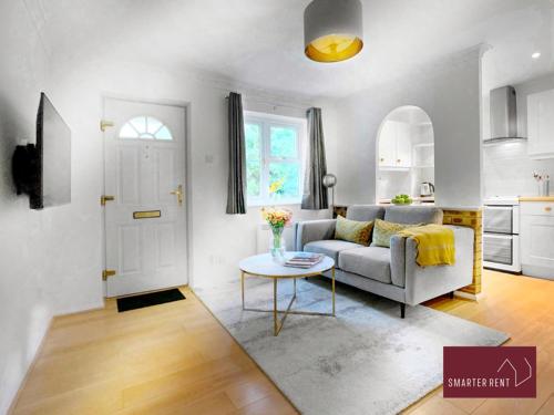 Køkken eller tekøkken på Bracknell - Modern, Spacious 1 Bedroom House