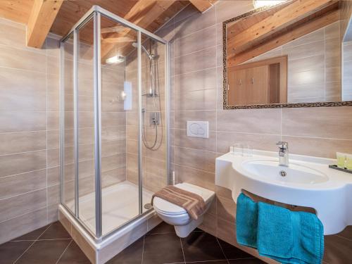 a bathroom with a shower and a toilet and a sink at Haus Annakogl und Haus Barbara in Obergurgl