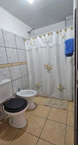 Bilik mandi di Hospedaje Línea León