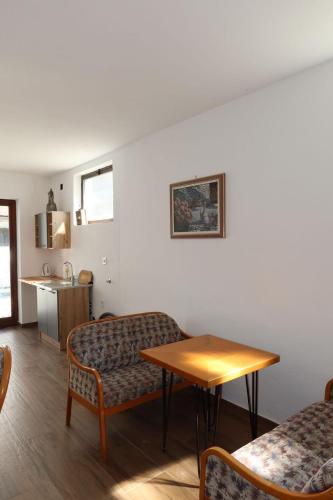 Posezení v ubytování Apartments and Rooms MN, Konjic