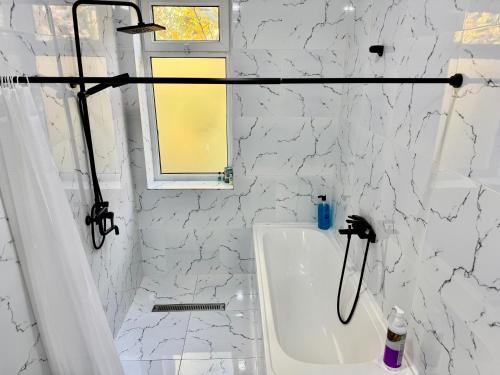 Bilik mandi di Duplex80A