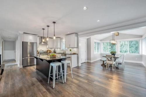 Η κουζίνα ή μικρή κουζίνα στο Cozy home in Brookswood