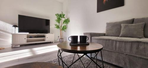 a living room with a couch and a coffee table at Ferienwohnung am Stadtrand in Eisenach