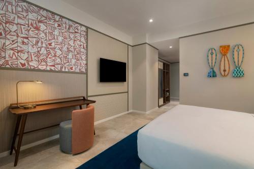 a bedroom with a bed and a desk at Hyatt Centric Santo Domingo in Santo Domingo