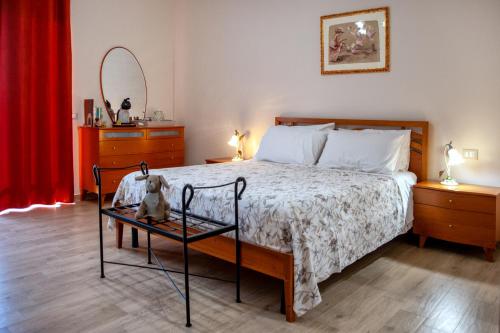 Postel nebo postele na pokoji v ubytování la casa nei castelli