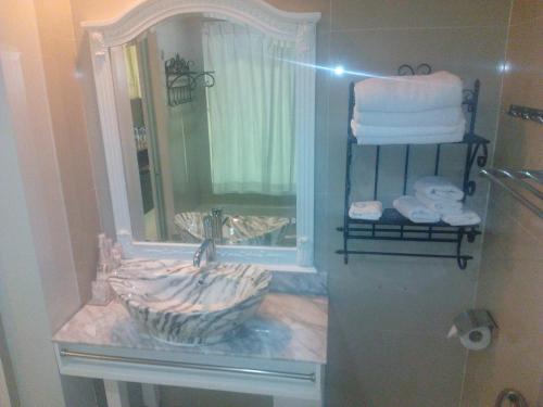Una cama o camas en una habitación de Jayleen 1918