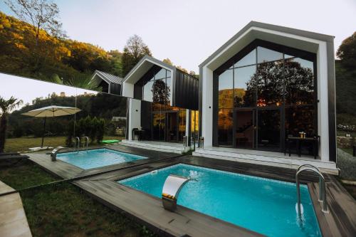 Πισίνα στο ή κοντά στο DD's Roof Villas