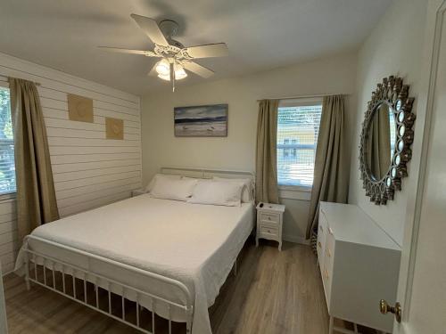 Newly Renovated Duplex, Upper Unit, 4th row from the beach photo 13