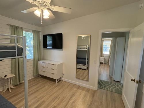 Newly Renovated Duplex, Upper Unit, 4th row from the beach photo 17