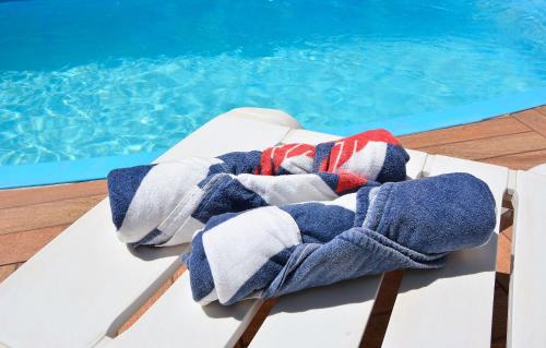 Bazén v ubytování Casa c/ Piscina a 250m da Praia da Pinheira PLH006 nebo v jeho okolí