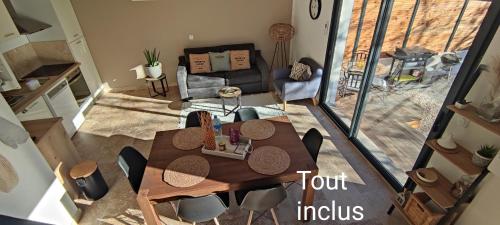 an overhead view of a dining table and chairs in a living room at "La maisonnette"Au calme et sans vis à vis classé 3 etoiles in Canaules-et-Argentières