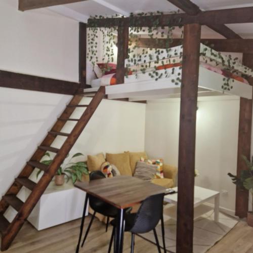 Paris Villette by metro 7, France Stadium, break moment studio