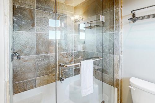 Ένα μπάνιο στο Aspens Townhouse 1