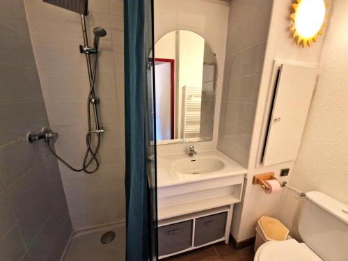 Photo de la galerie de l'établissement Résidence Chaviere - Studio 4 personnes 19m² centre station MAE-8954, à Modane