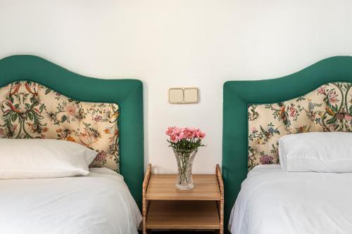 Кровать или кровати в номере Queens hacienda alamedilla Toledo