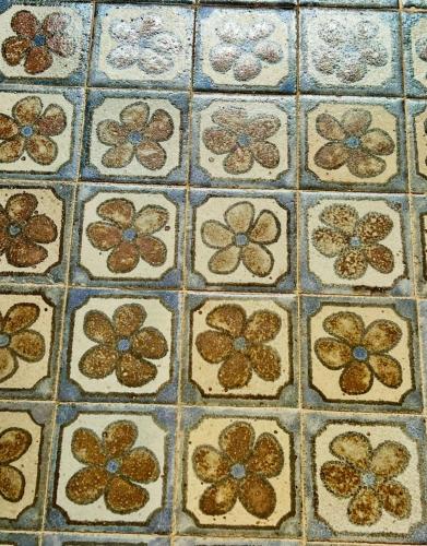 a tiled floor with different colored flowers on it at Hotel Casa Paradiso Guarujá in Guarujá