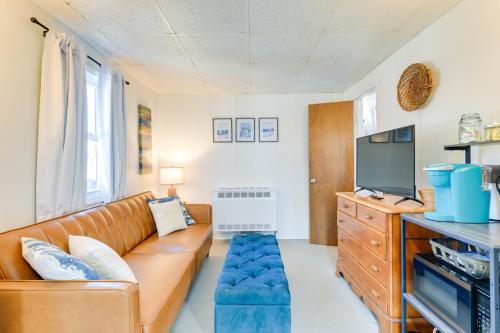 صورة لـ Walk to Lake Erie Shore Quiet Getaway with Fire Pit في Irving