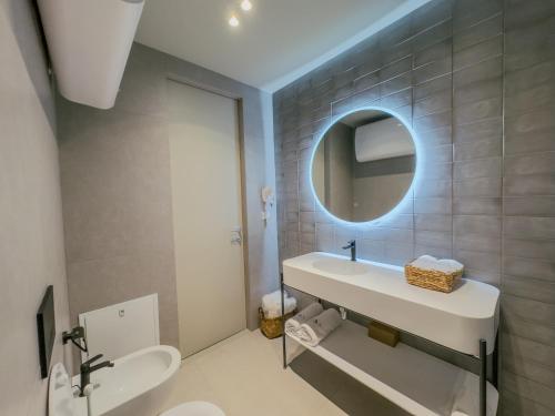 Ένα μπάνιο στο Zins Luxury Rooms