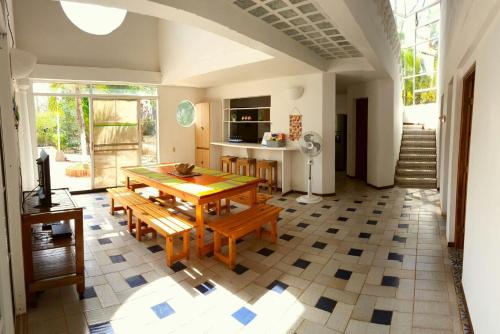 a kitchen with a table and chairs in a room at Coral House SAI in El Cove