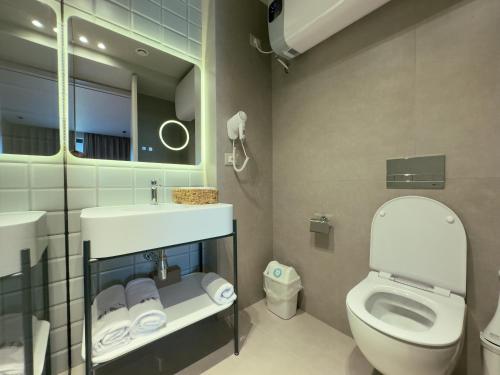 Ένα μπάνιο στο Zins Luxury Rooms