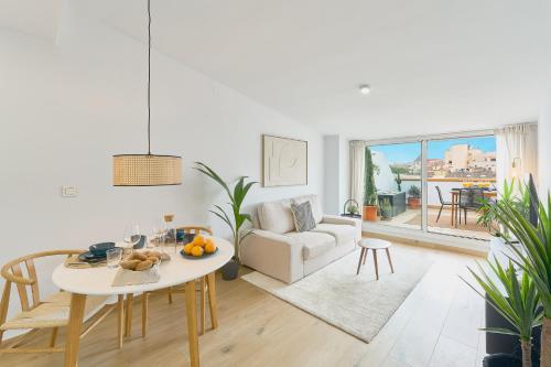 Atarazanas Penthouse by Lovely Rentals