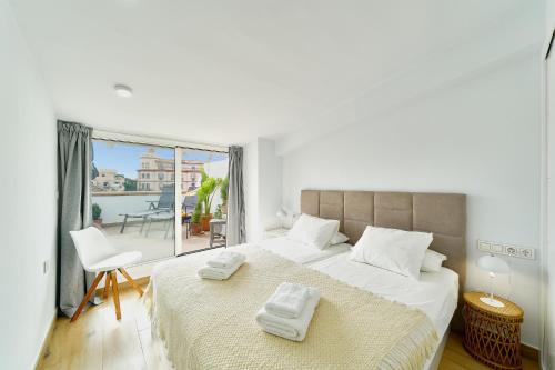 Atarazanas Penthouse by Lovely Rentals