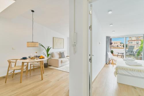 Atarazanas Penthouse by Lovely Rentals