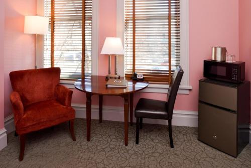 a room with a desk and a chair and a table at Montvale Hotel in Spokane