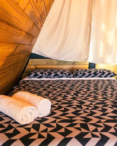 a bedroom with two beds in a yurt at Chalé Panorama in Munhoz