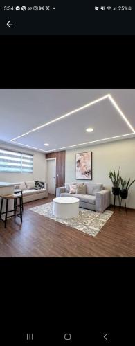 Postel nebo postele na pokoji v ubytování Wasi Cuenca Suites