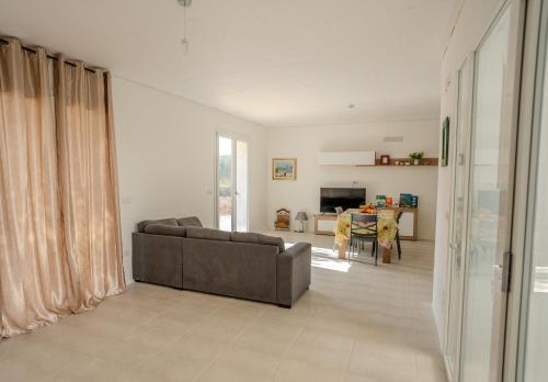 a living room with a couch and a table at Chalet dimora tra gli ulivi in Ostuni