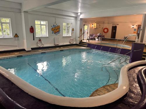 a large swimming pool in a hotel room at SeaBreeze Lodge, located between Penzance & St Ives - A sanctuary to relax & unwind with activities on the doorstep for all the family in Penzance