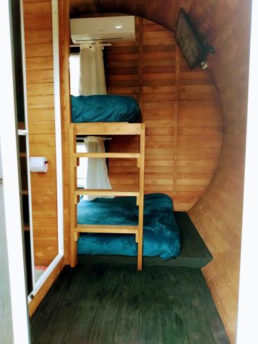 a small room with two bunk beds in it at Sitio casa di vó in Rio Forcação