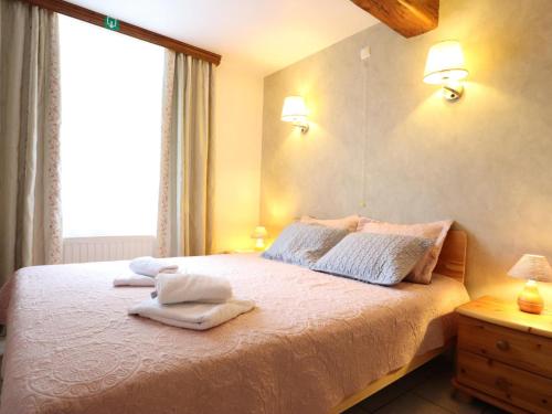 a bedroom with a bed with towels on it at Les Charmes in Chevron