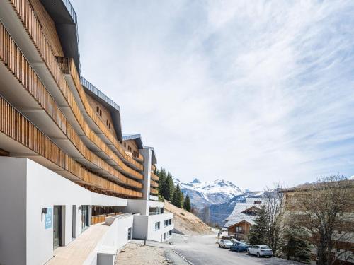 Chalet in Auris-en-Oisans with Balcony Views