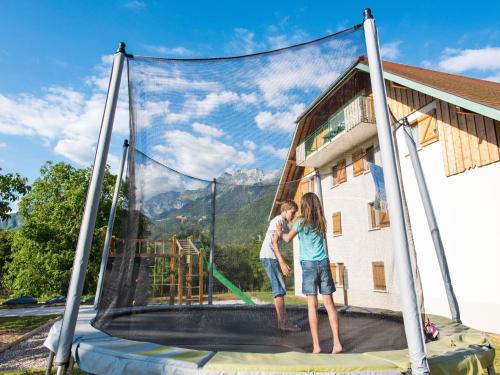 Afbeelding uit fotogalerij van Alpine Getaway with Pool in Giez