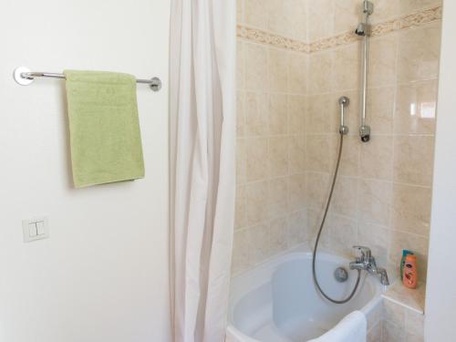 Ванная комната в Charming Giez Apartment