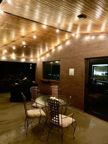 Zona de estar de Mt. Baker View Harbor King Bed Fire Pit