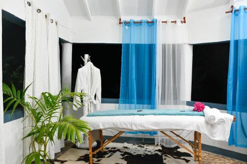 Villa Serenity Water View Suite Sleeps 3 w Pool photo 3