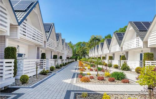 Lovely Home In Darlówko With Wifi