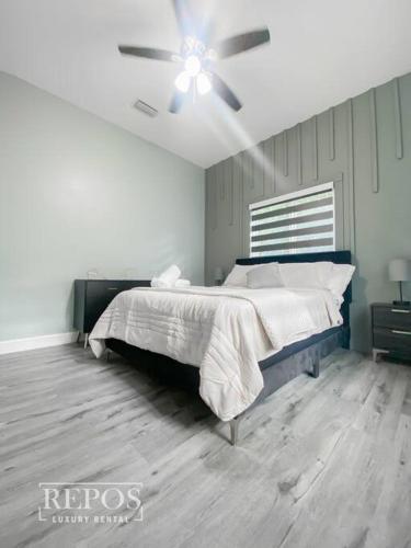 a bedroom with a bed and a ceiling fan at Lake Of Dreams Miami House in Miami